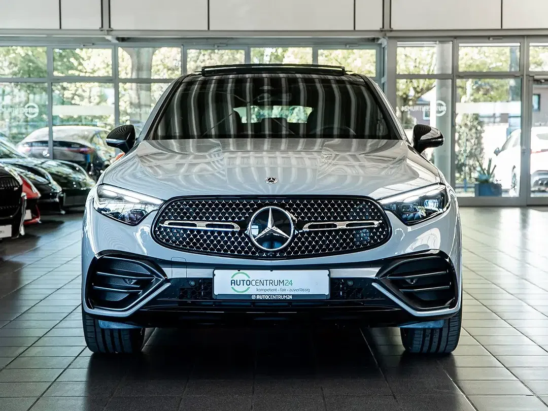 Mercedes-Benz GLC 300 - Thumbnail 3
