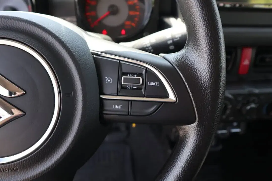 Suzuki Jimny - Thumbnail 12