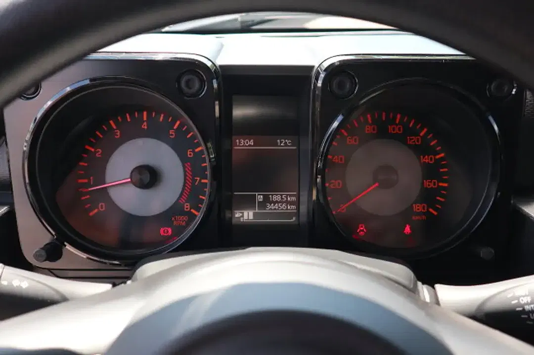 Suzuki Jimny - Thumbnail 13