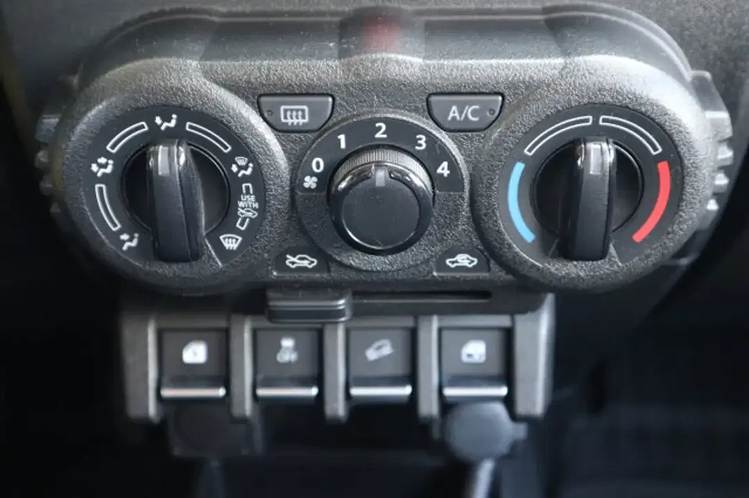 Suzuki Jimny - Thumbnail 17