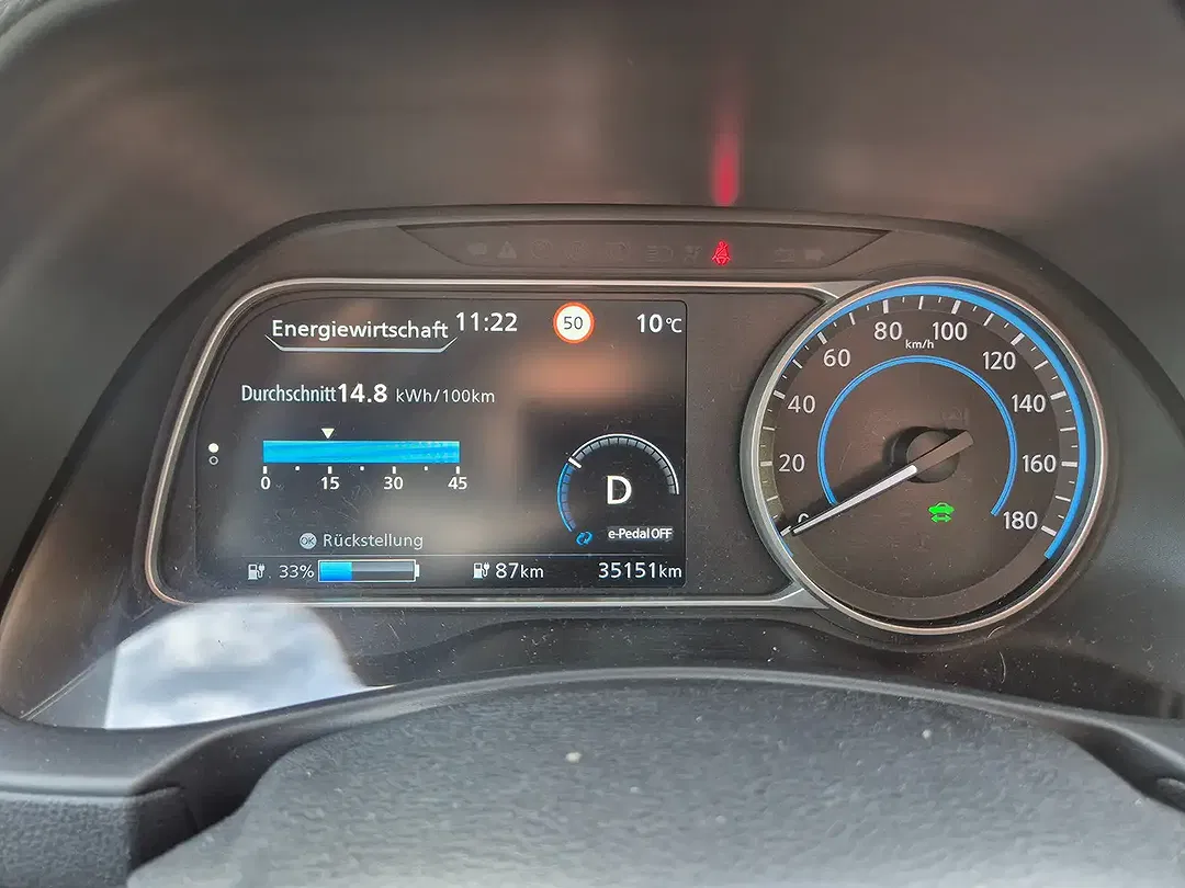 Nissan Leaf - Thumbnail 10