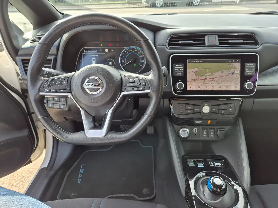 Nissan Leaf - Thumbnail 11