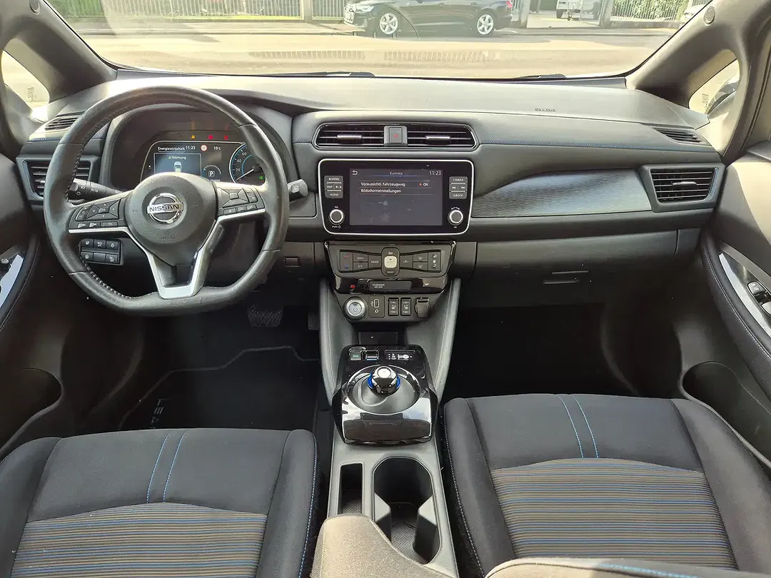 Nissan Leaf - Thumbnail 14