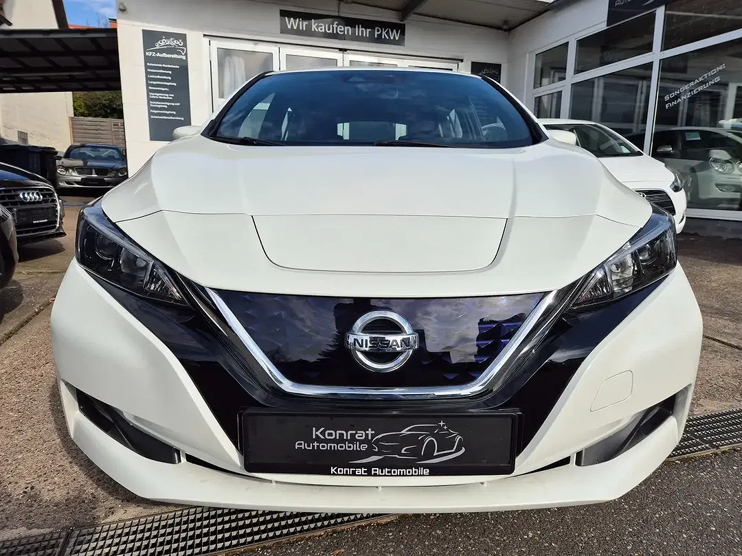 Nissan Leaf - Thumbnail 3