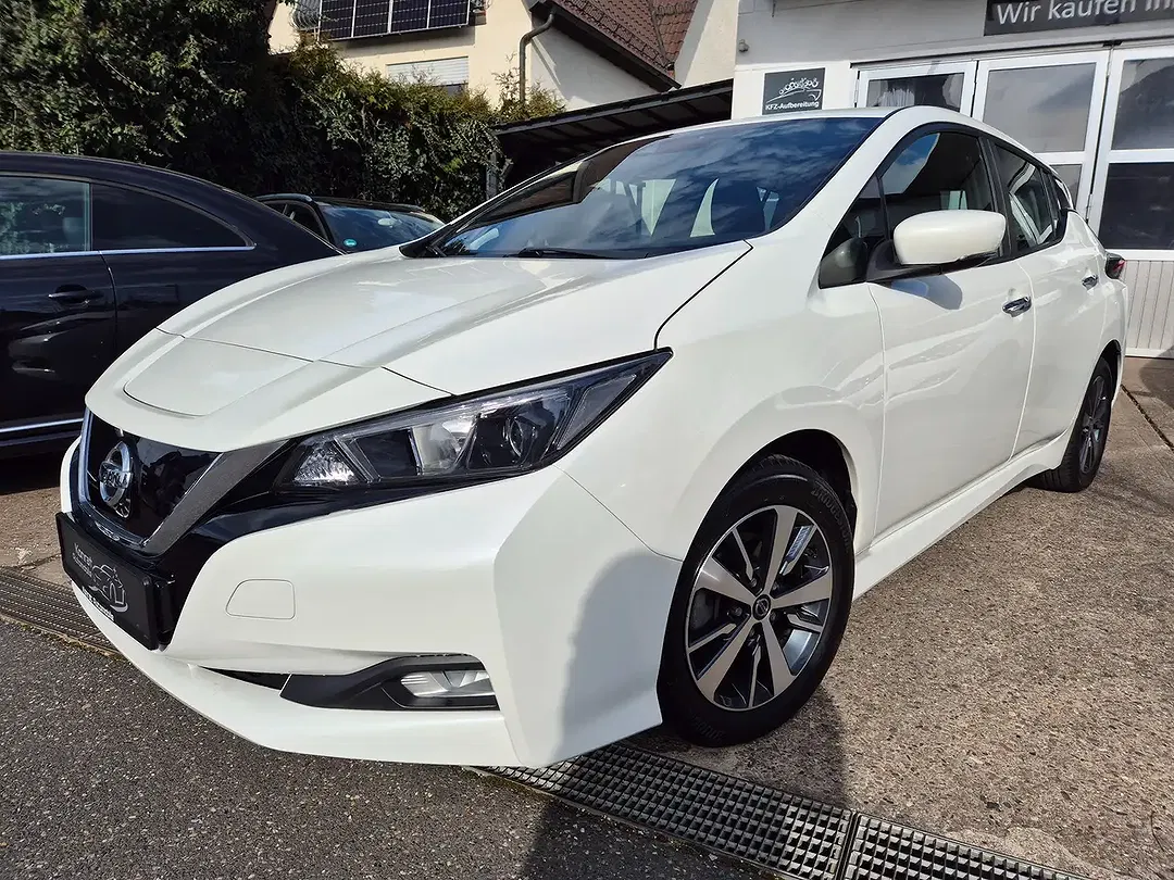 Nissan Leaf - Thumbnail 4