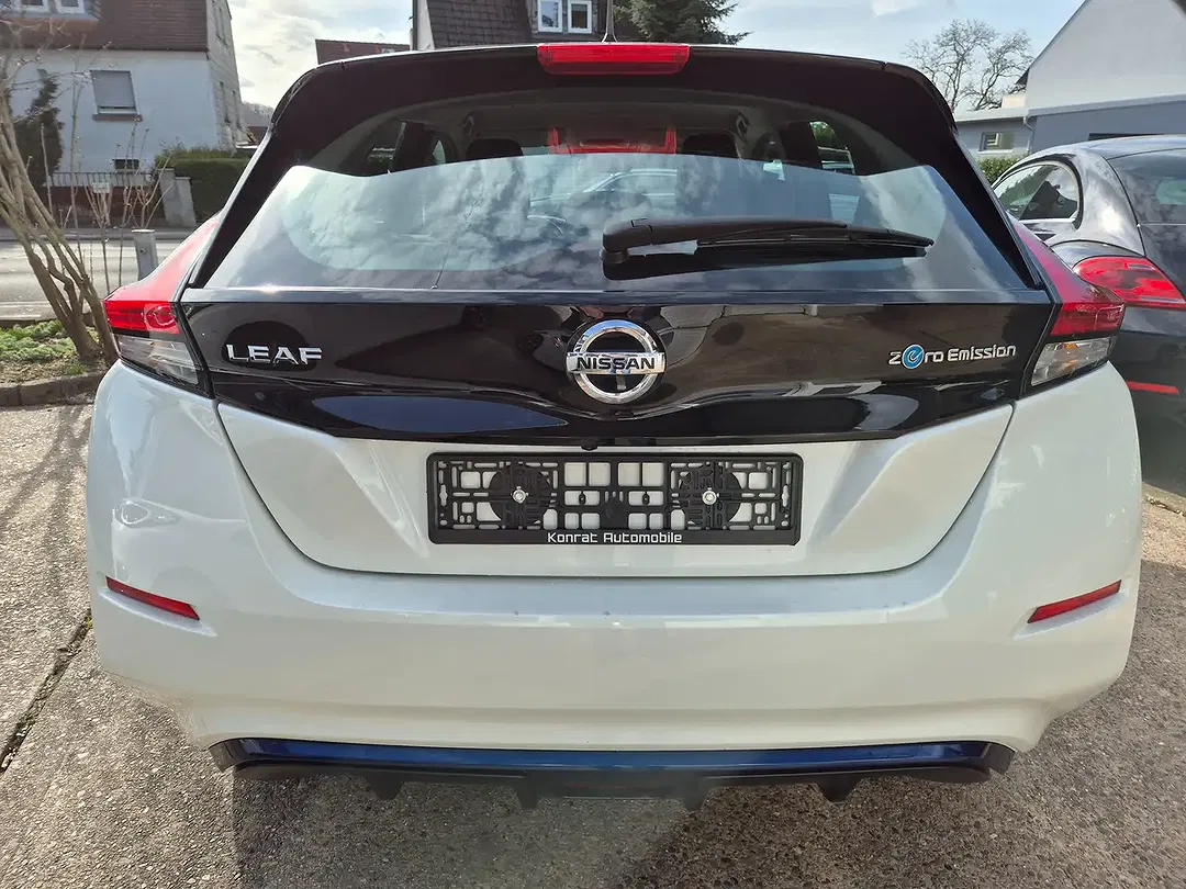Nissan Leaf - Thumbnail 6