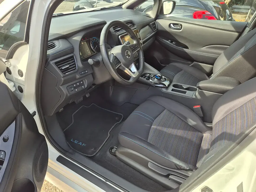 Nissan Leaf - Thumbnail 7