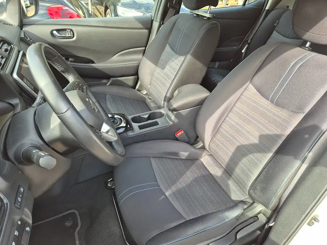 Nissan Leaf - Thumbnail 9