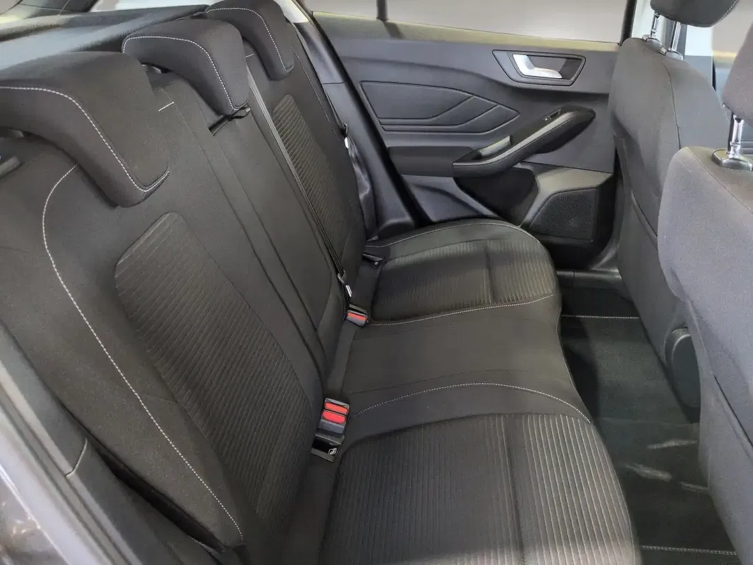 Ford Focus - Thumbnail 13