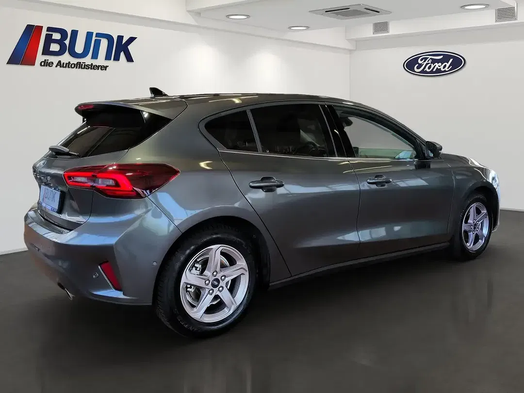 Ford Focus - Thumbnail 3
