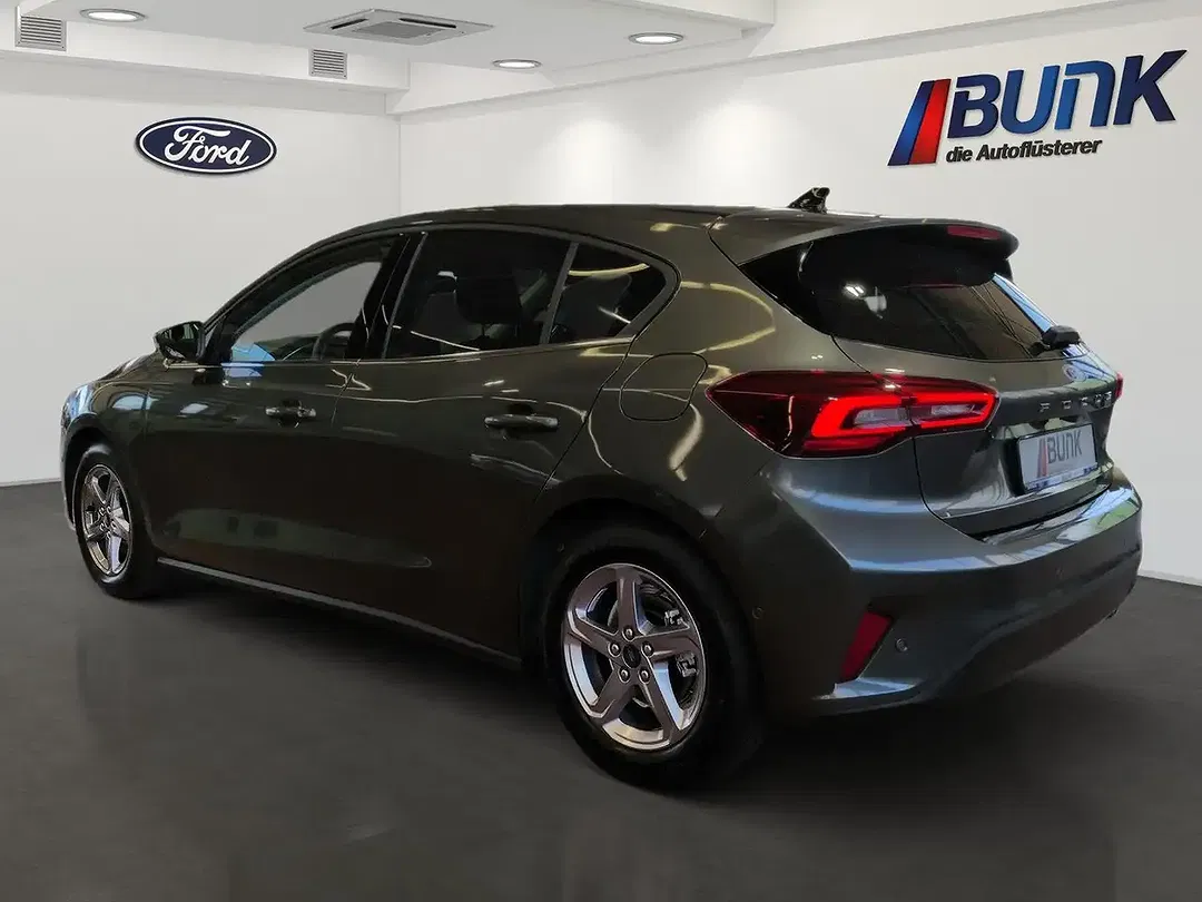 Ford Focus - Thumbnail 4