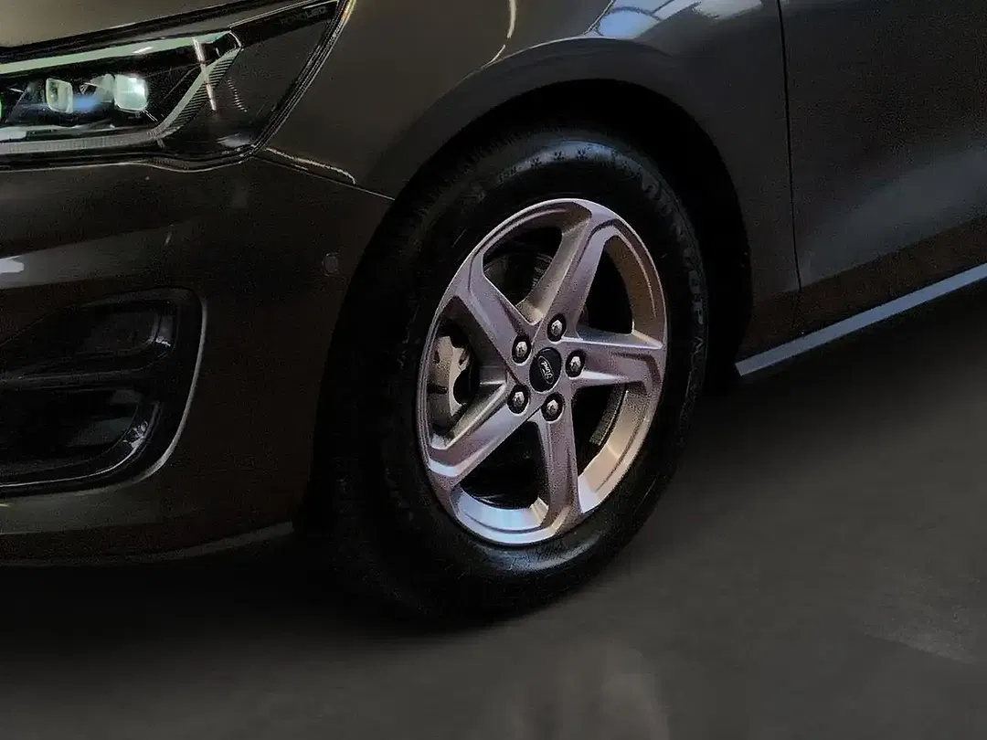 Ford Focus - Thumbnail 6