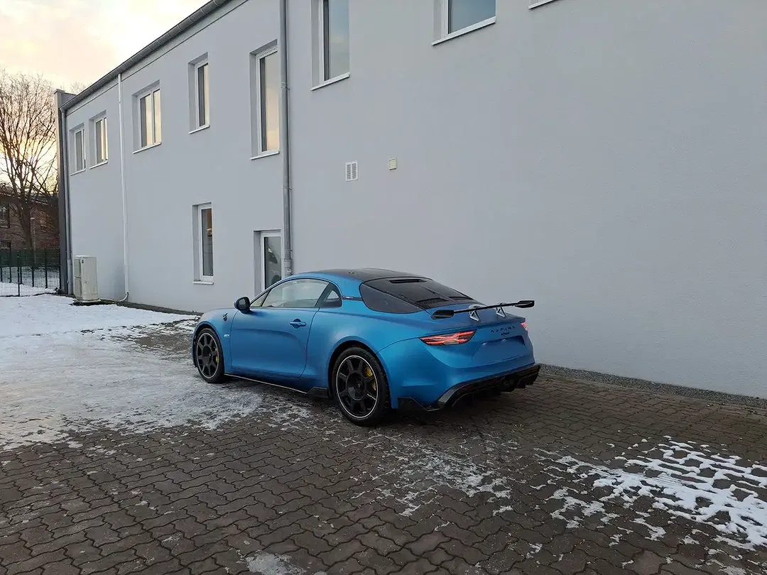 Alpine A110 - Thumbnail 3