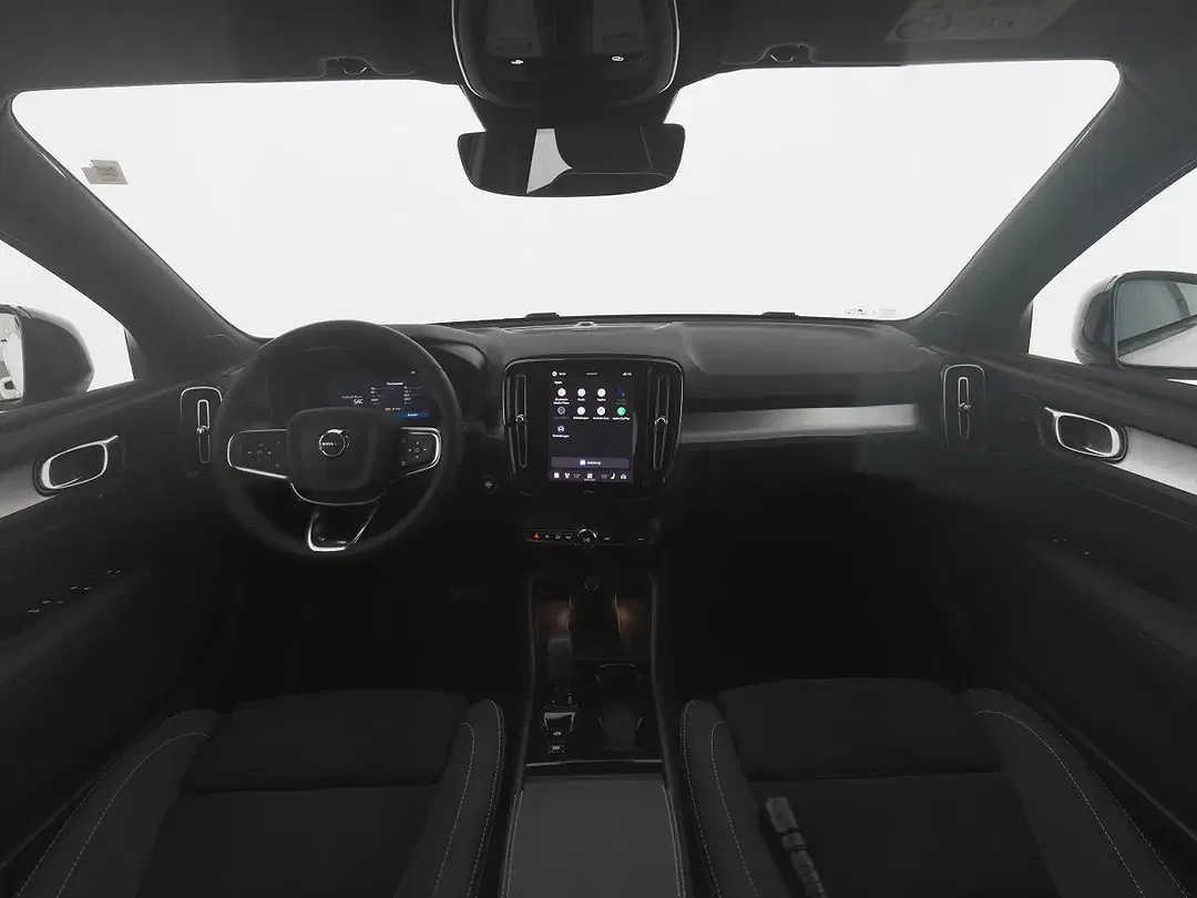 Volvo XC40 - Thumbnail 3