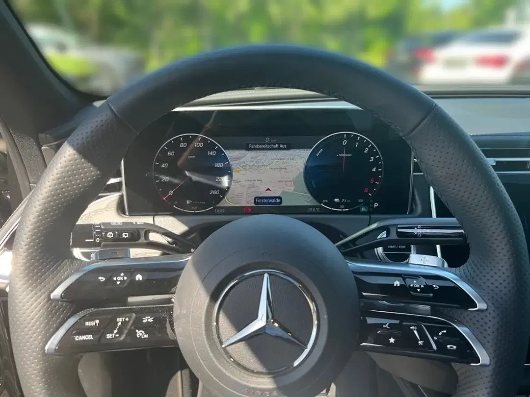 Mercedes-Benz E 300 - Thumbnail 11
