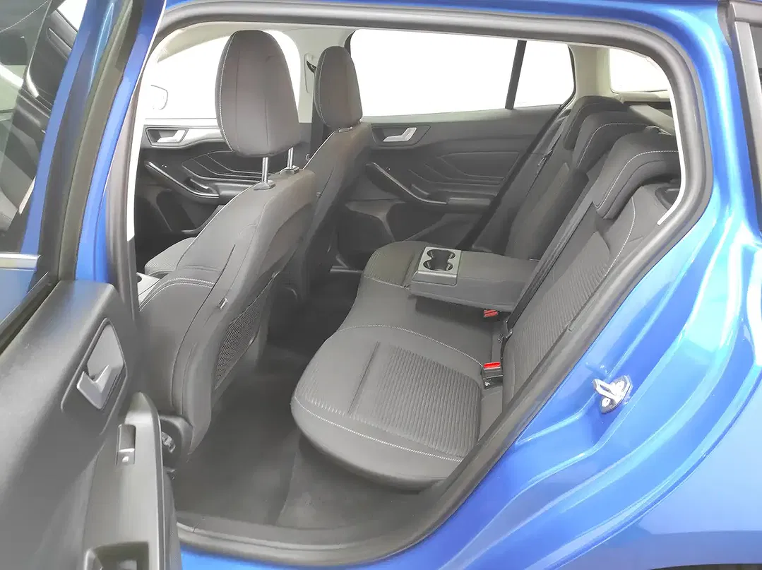 Ford Focus - Thumbnail 11