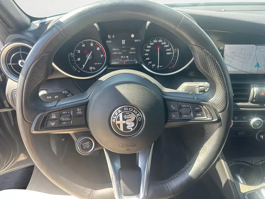Alfa Romeo Giulia - Thumbnail 11