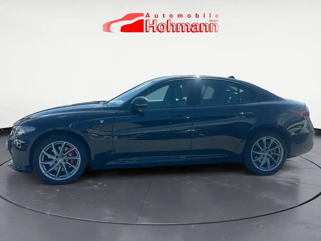 Alfa Romeo Giulia - Thumbnail 4