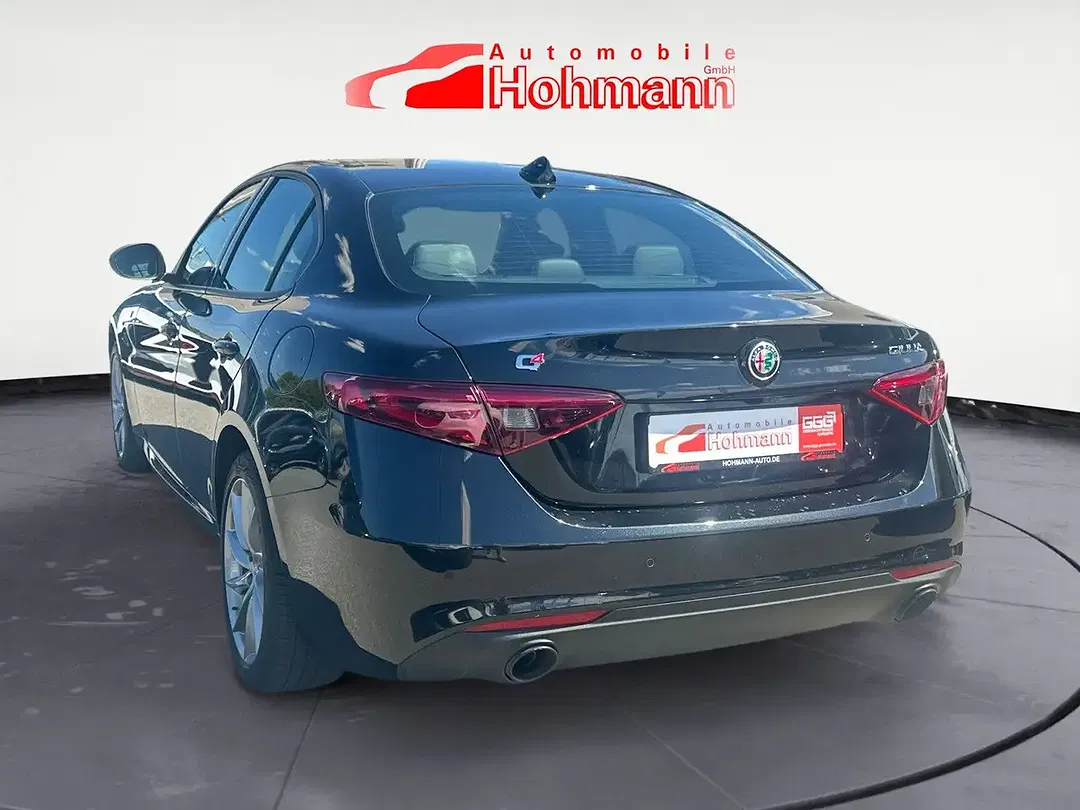 Alfa Romeo Giulia - Thumbnail 5