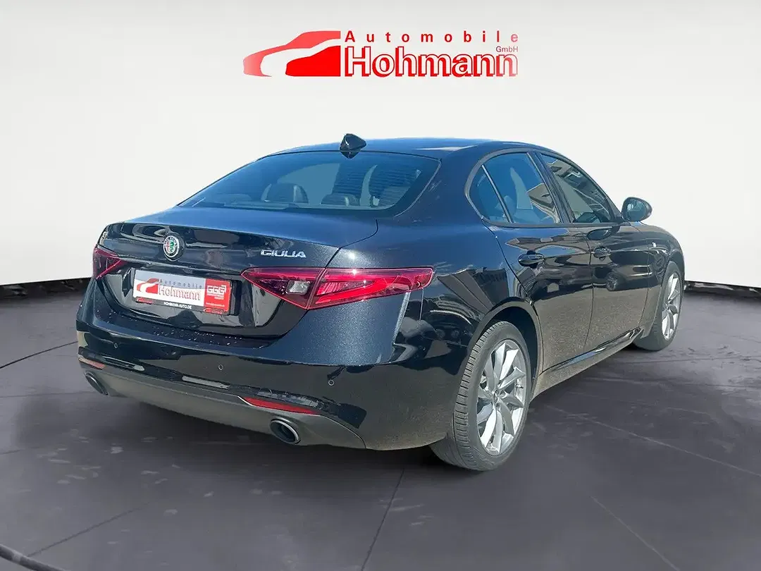 Alfa Romeo Giulia - Thumbnail 7