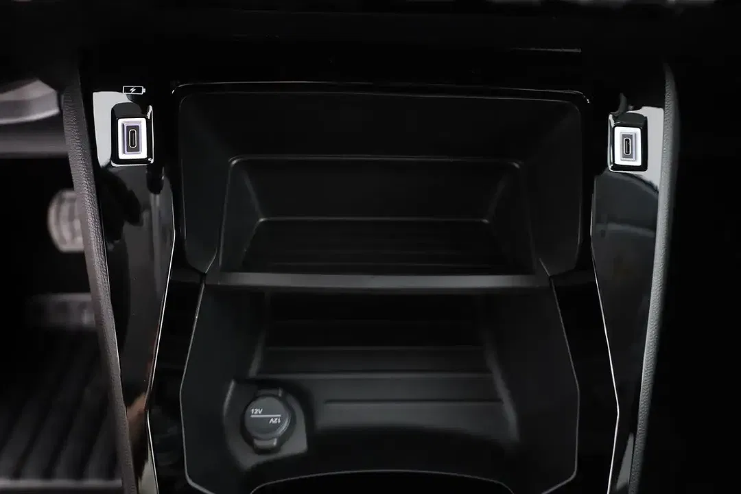 Peugeot 208 - Thumbnail 12