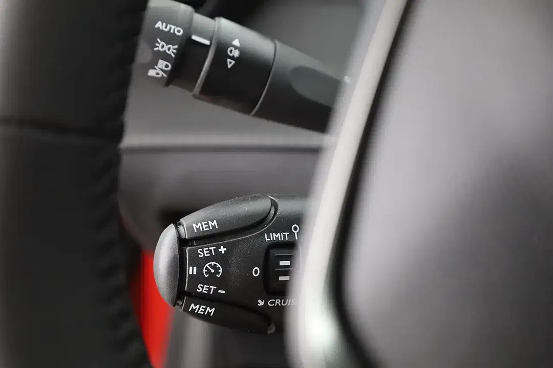 Peugeot 208 - Thumbnail 16
