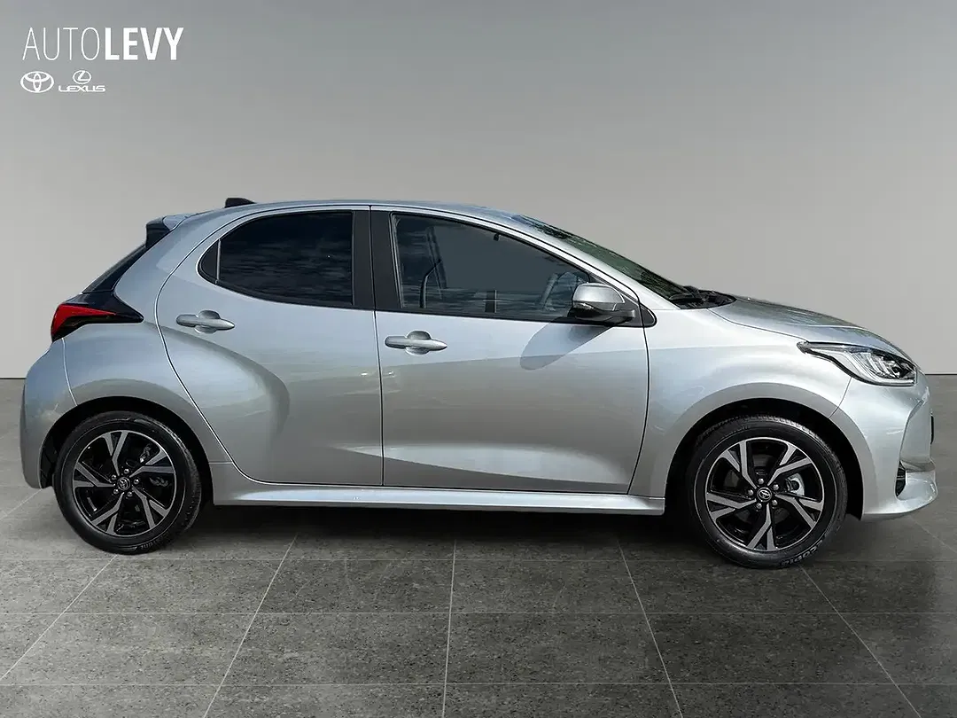 Toyota Yaris - Thumbnail 6