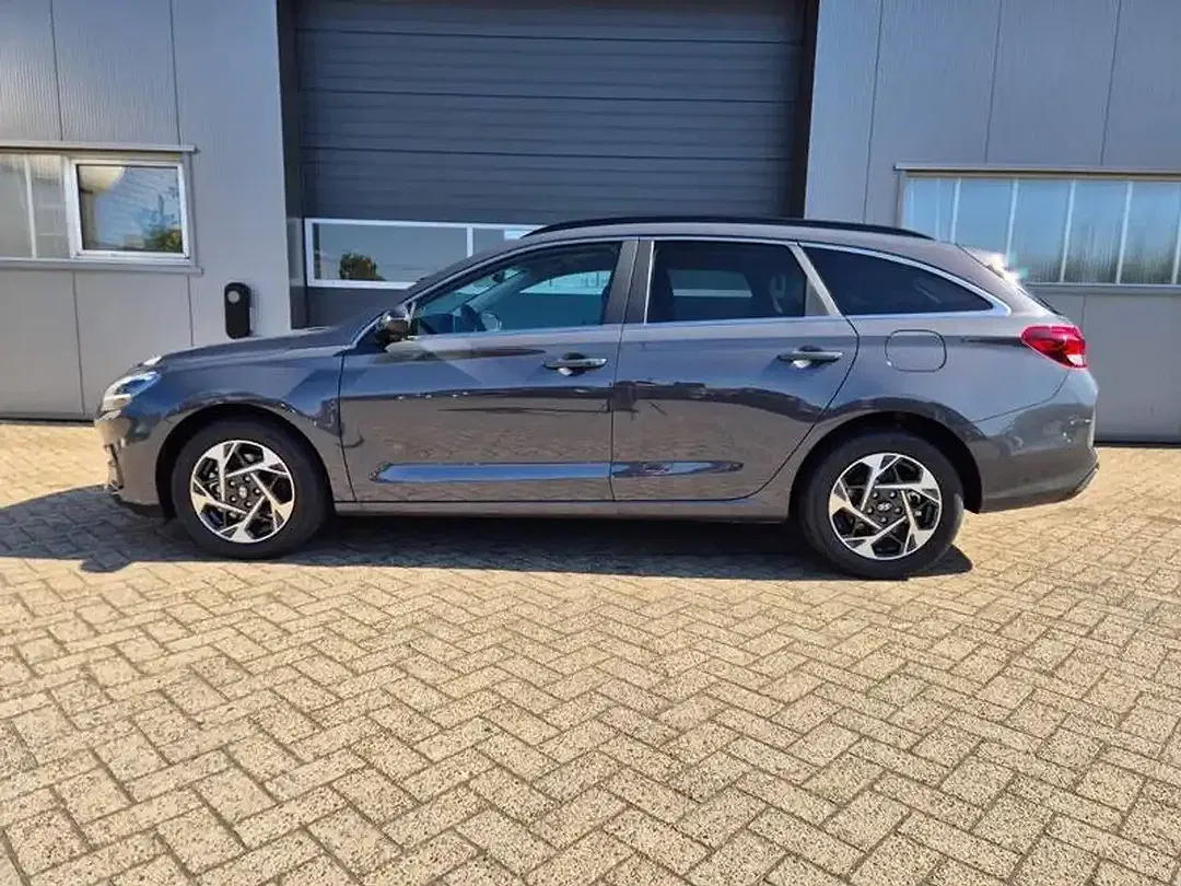 Hyundai i30 - Thumbnail 2