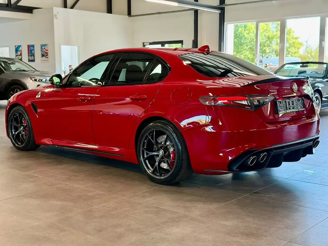 Alfa Romeo Giulia - Thumbnail 10