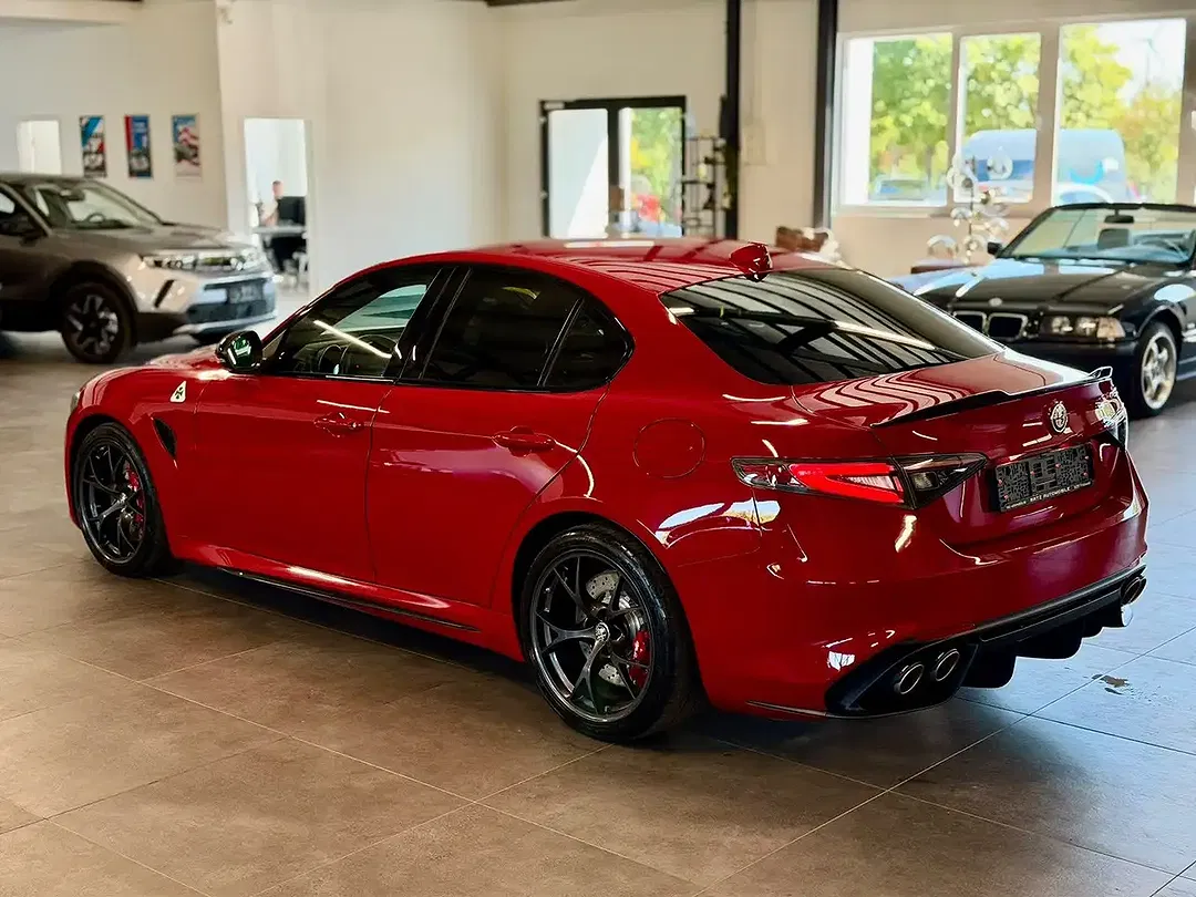 Alfa Romeo Giulia - Thumbnail 8