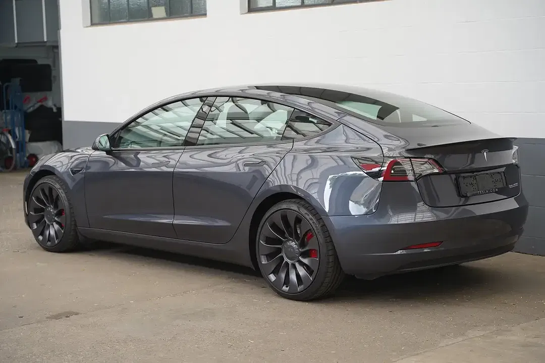 Tesla Model 3 - Thumbnail 4