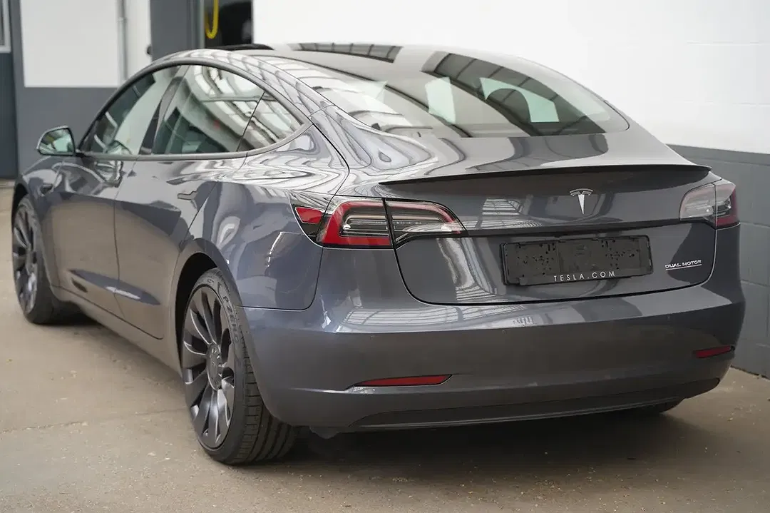 Tesla Model 3 - Thumbnail 5
