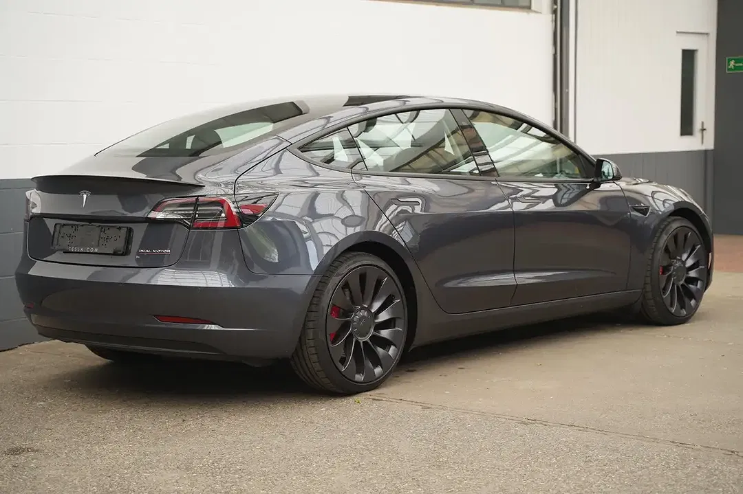 Tesla Model 3 - Thumbnail 8