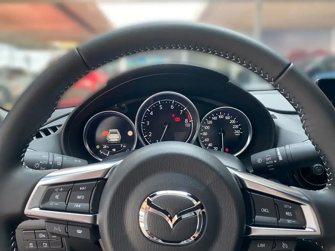 Mazda MX-5 - Thumbnail 10
