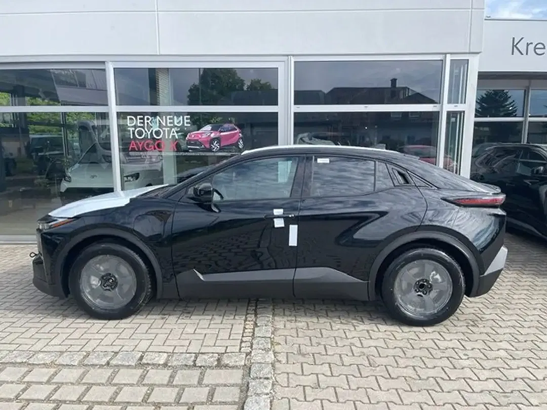 Toyota C-HR+ - Thumbnail 3
