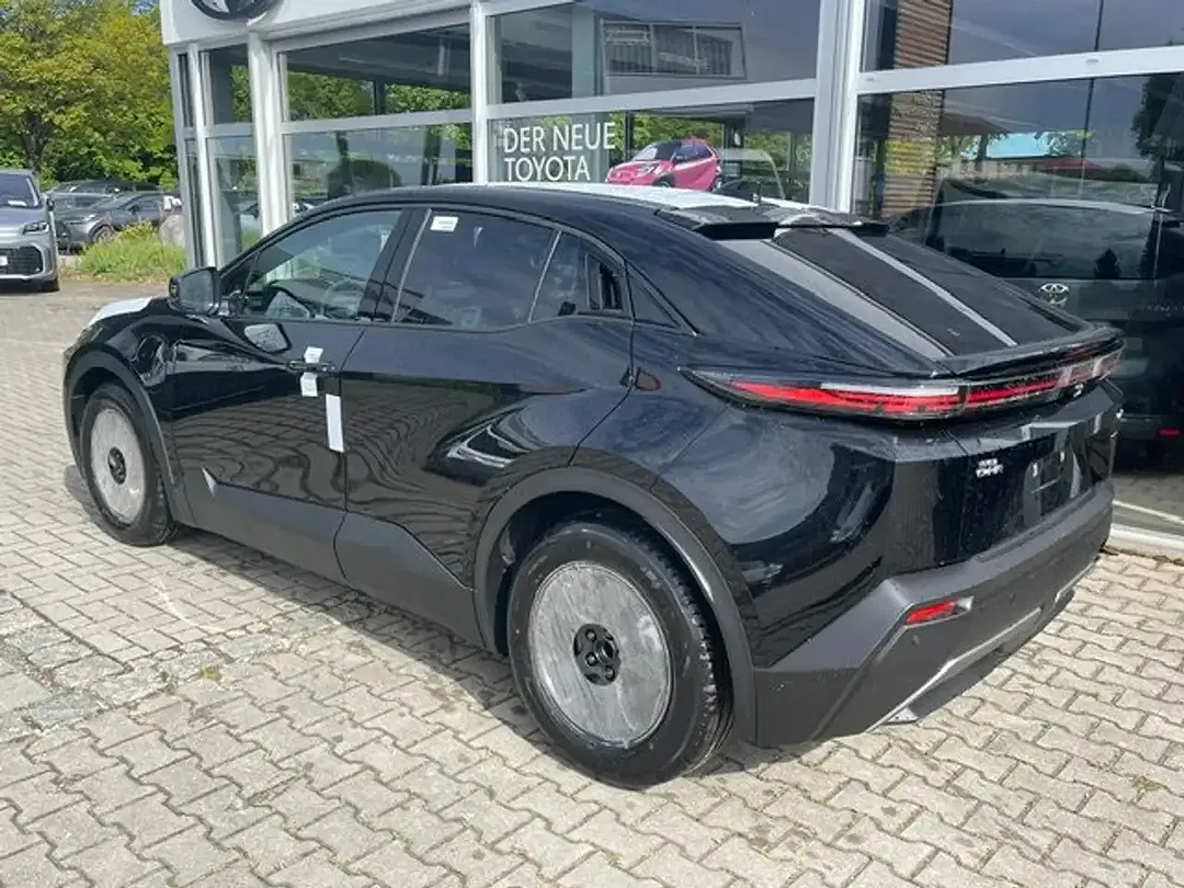 Toyota C-HR+ - Thumbnail 4