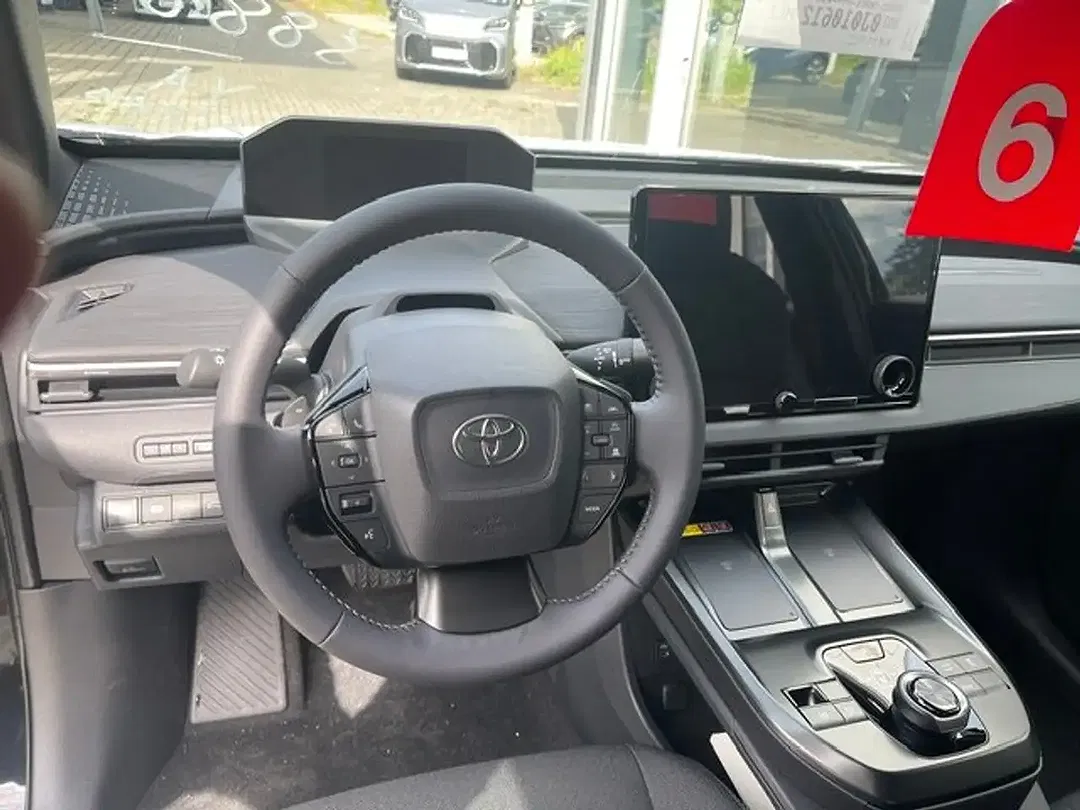 Toyota C-HR+ - Thumbnail 9