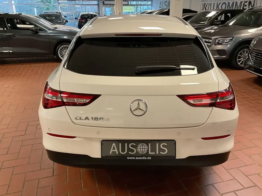 Mercedes-Benz CLA 180 - Thumbnail 4