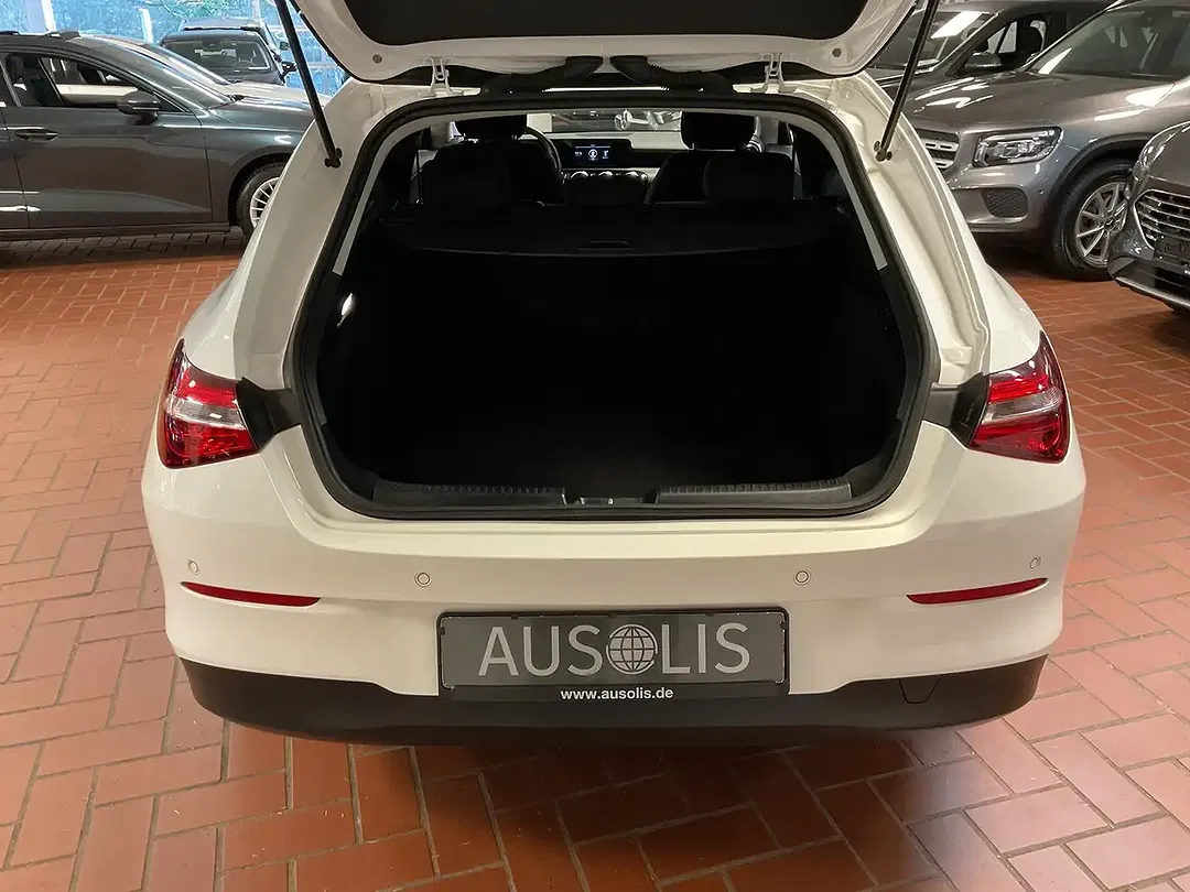 Mercedes-Benz CLA 180 - Thumbnail 5