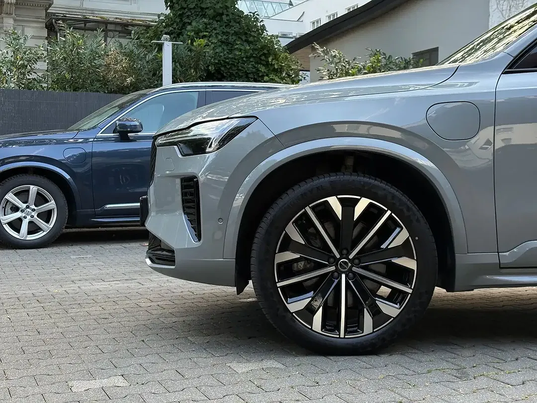 Volvo XC90 - Thumbnail 3