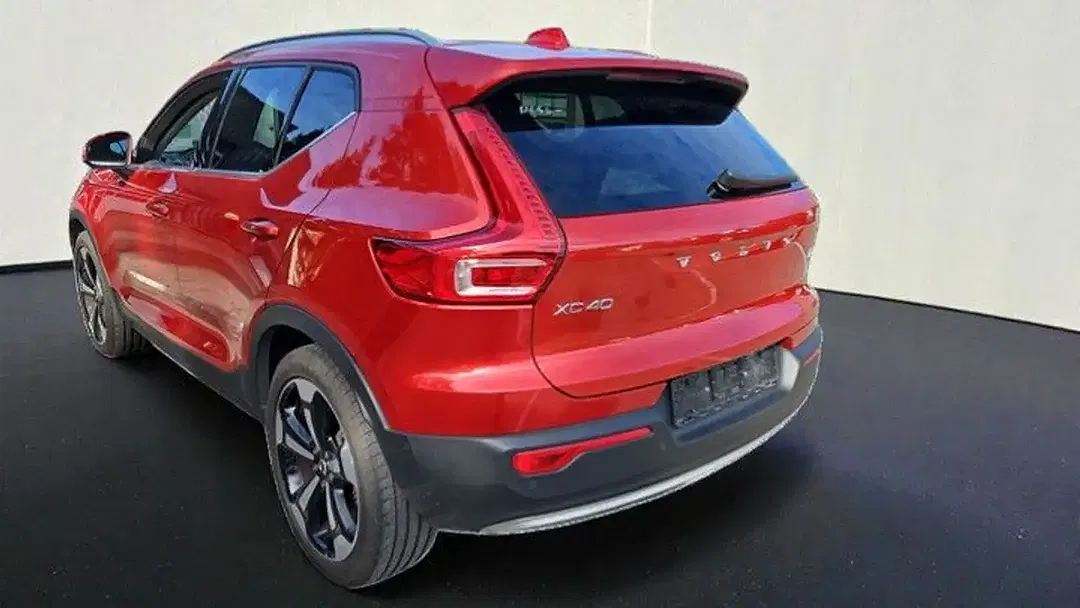 Volvo XC40 - Thumbnail 3