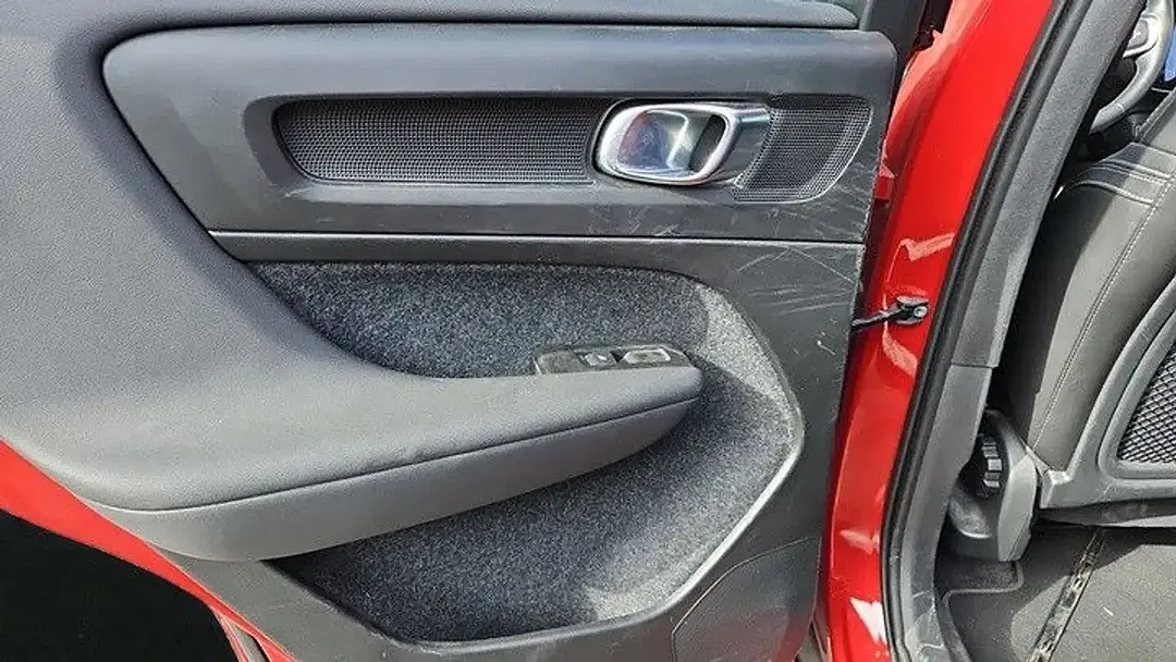 Volvo XC40 - Thumbnail 8