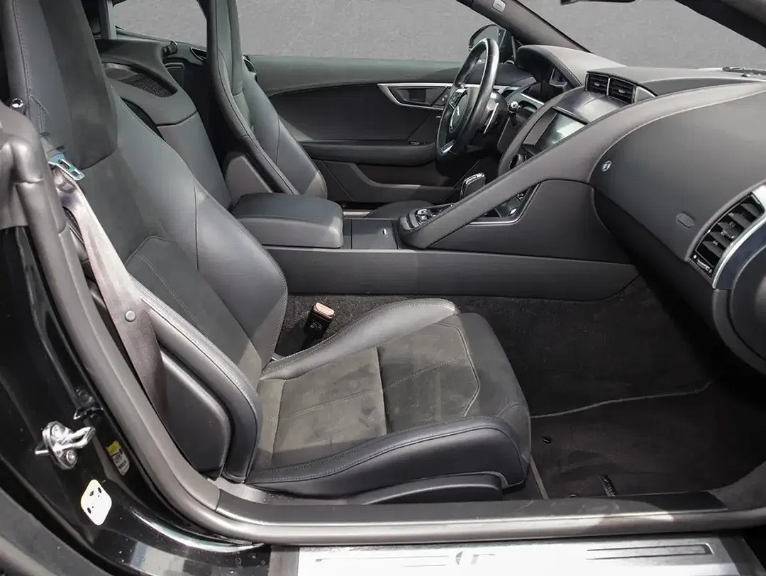 Jaguar F-Type - Thumbnail 3