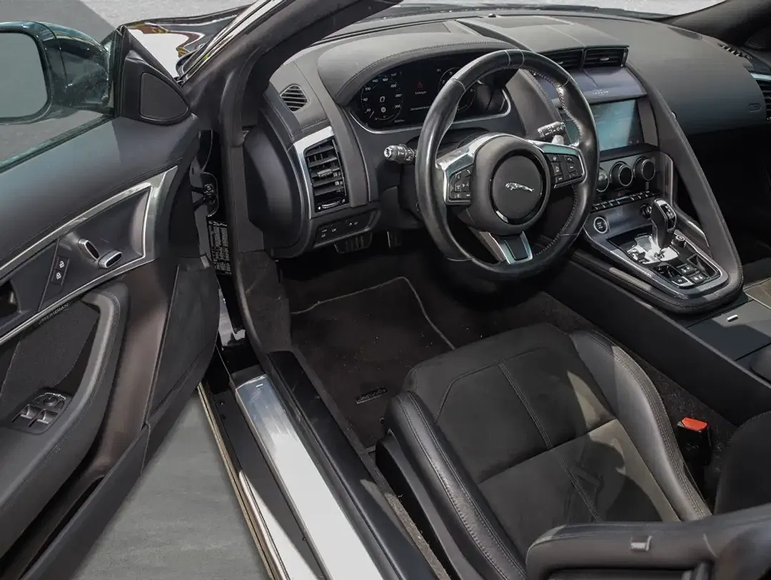 Jaguar F-Type - Thumbnail 4