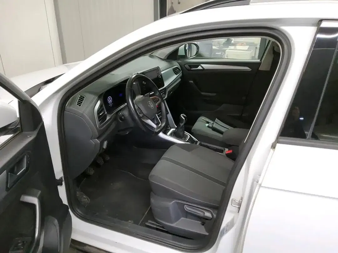 Volkswagen T-Roc - Thumbnail 3