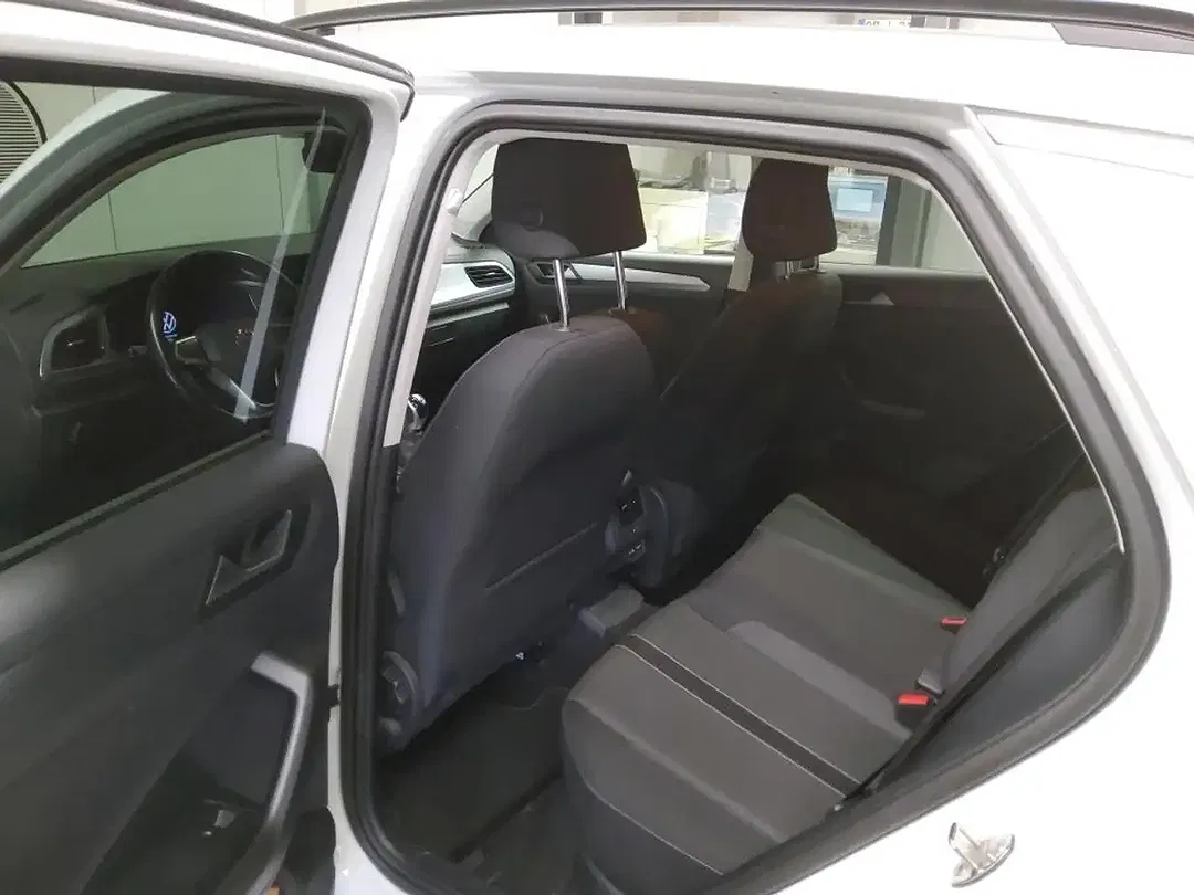 Volkswagen T-Roc - Thumbnail 4