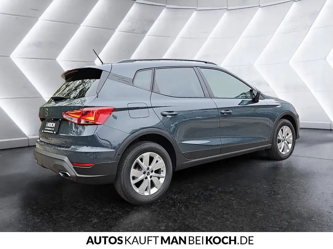 SEAT Arona - Thumbnail 3