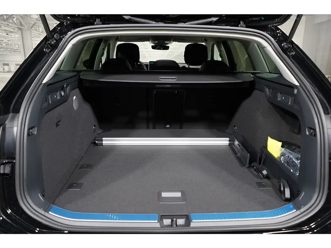 Volkswagen Passat - Thumbnail 11