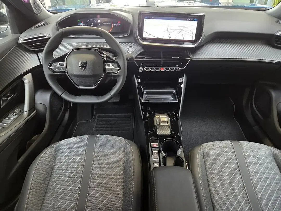 Peugeot 2008 - Thumbnail 3