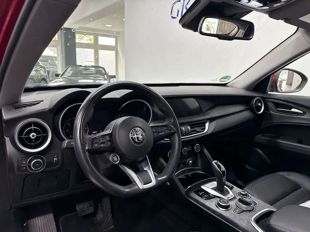Alfa Romeo Stelvio - Thumbnail 3